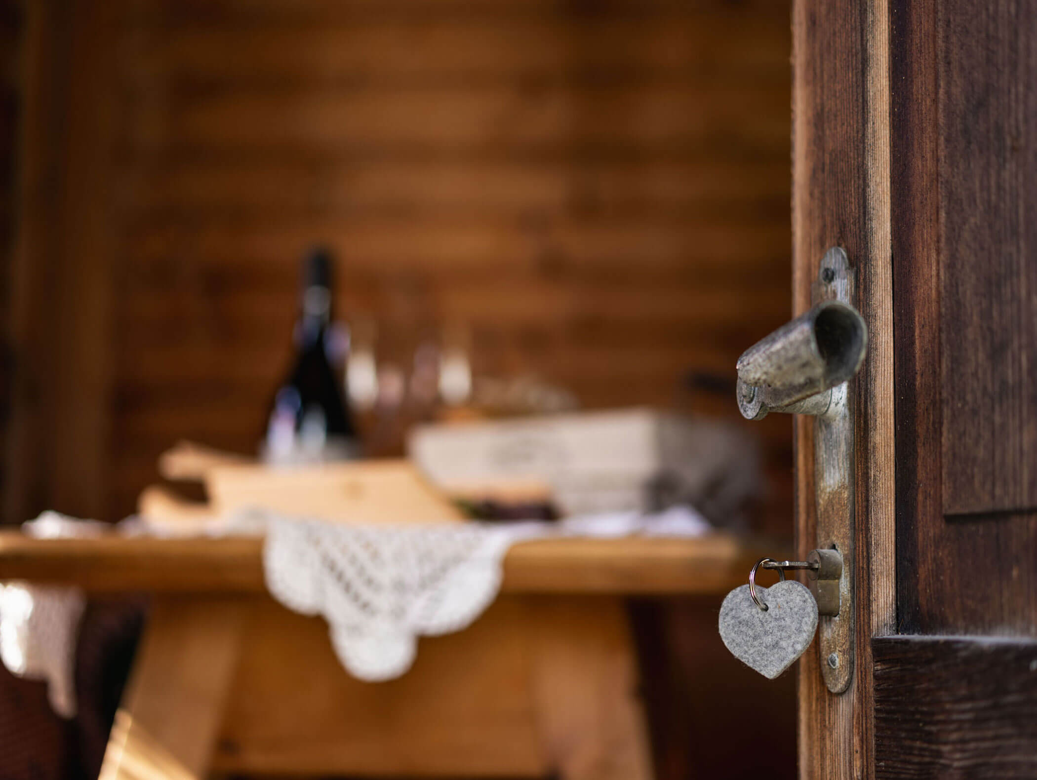 Detailaufnahme Tür mit Herz Schlüsselanhänger - Ariane's Guesthouse